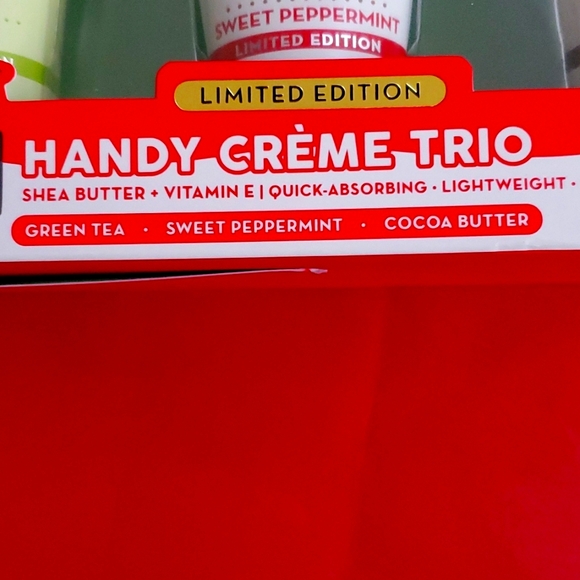 NIB: 3-PIECE HELLO KITTY and FRIENDS LOTION SET - Picture 3 of 11